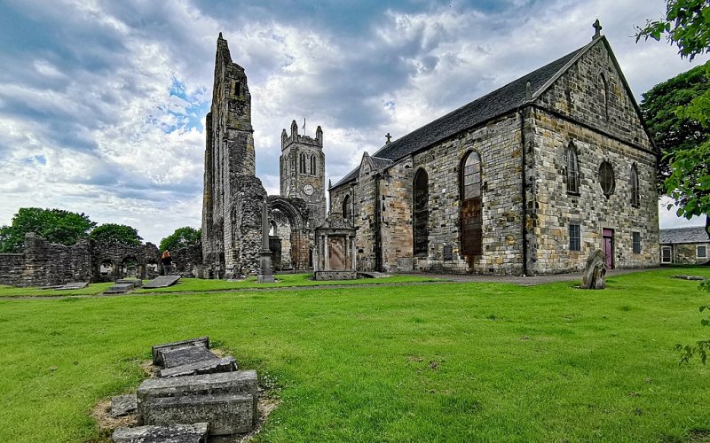 Kilwinning Abbey, Ayrshire by Gunther Tschuch