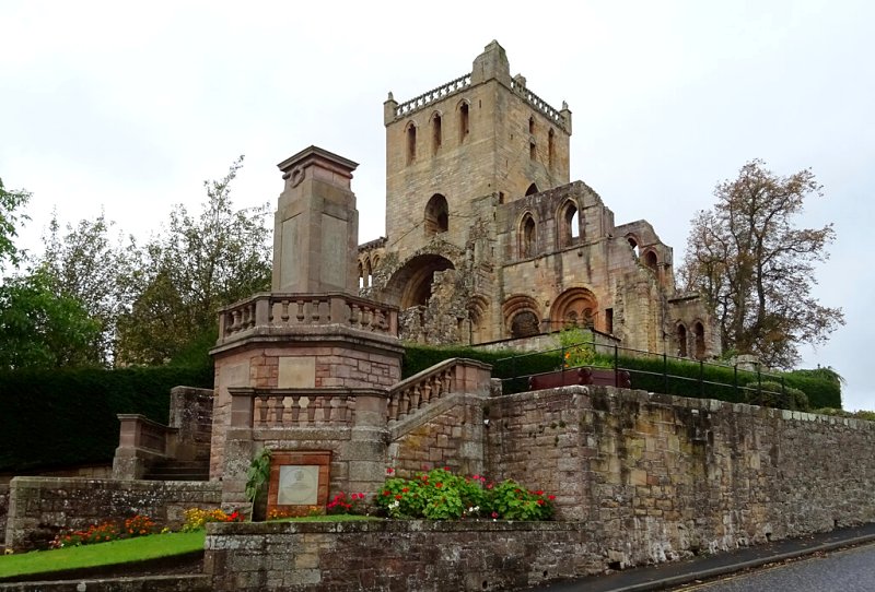 Jedburgh Abbey and War Memorial by JThomas