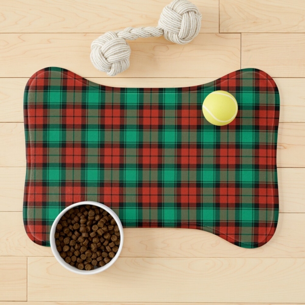 Traditional Christmas plaid pet mat