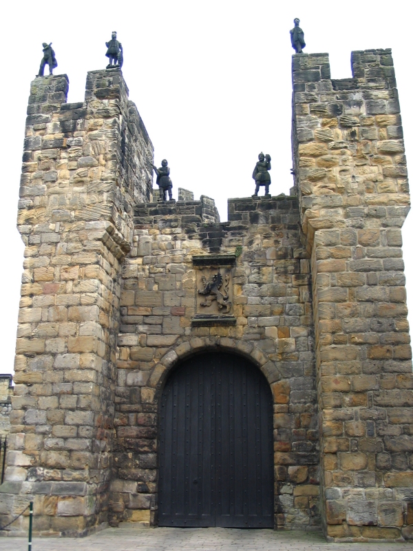 Alnwick Castle frontal door by Javier Carro