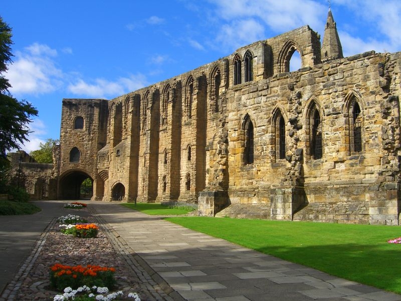 Dunfermline Abbey by Phil Hollman