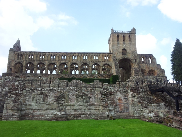 Jedburgh Abbey by Conxa Roda